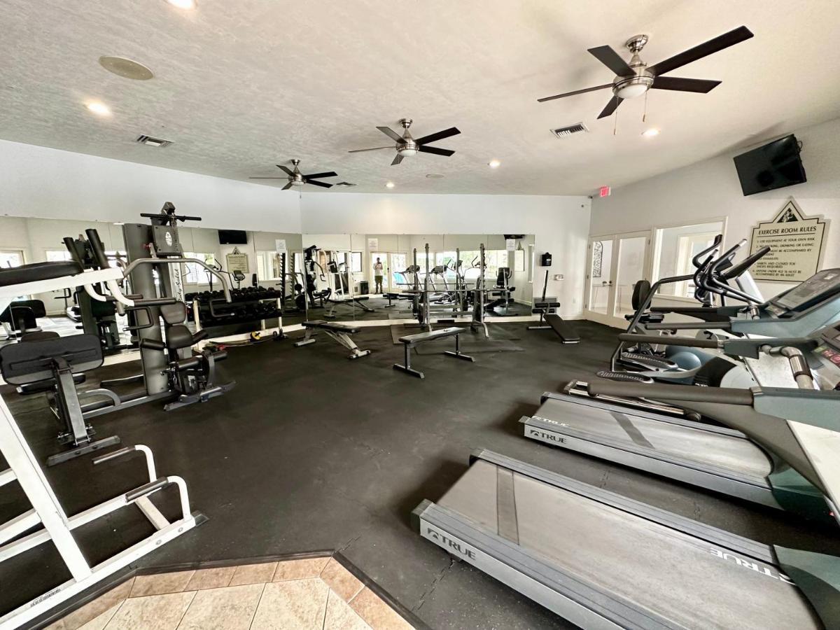 Nomad Retreat King Bed Boutique Condo W Garage Gainesville Exterior foto